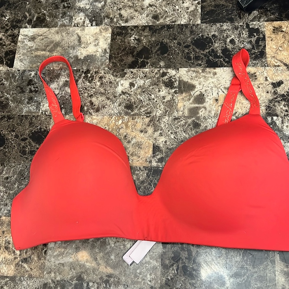 Victoria’s Secret no wire bra size 38 C